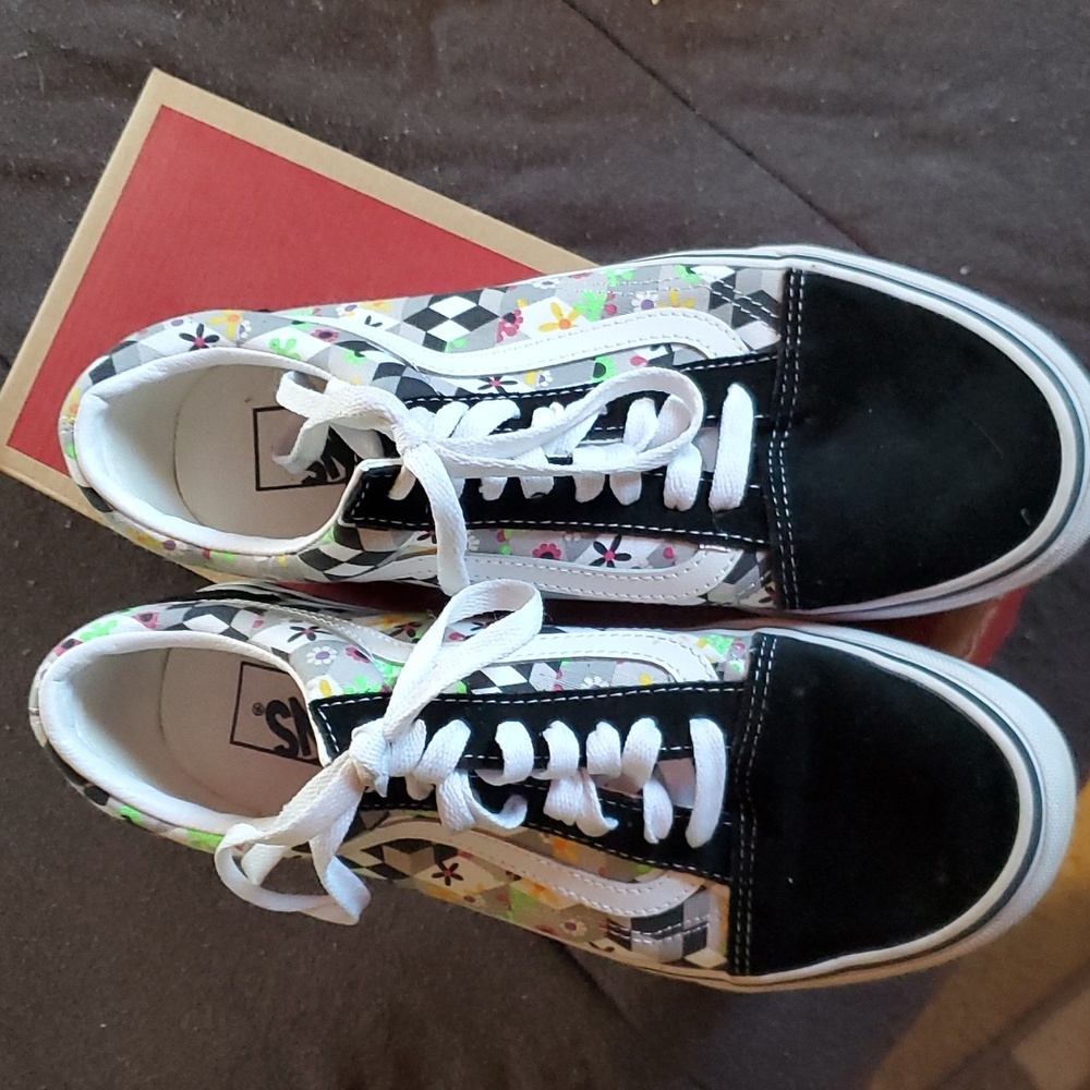 Multiple Colored Vans - image 2